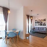 Central Apartment * Bükreş