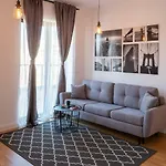 Central Apartment *