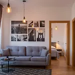 Central Apartment *